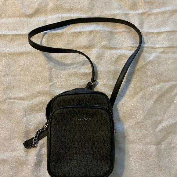 Michael Kors Jet Set Medium Black Crossbody Bag - Picture 5 of 8